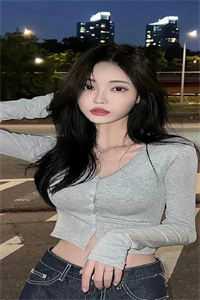 秦铭铃音女帝在上，穿越者他真的很迷人小说